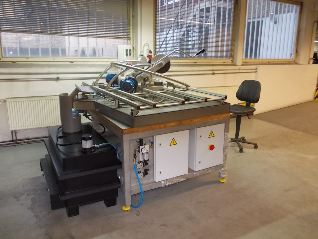 Sondermaschine Für Ringbearbeitung Rückseite mit Kühlwassereinrichtung